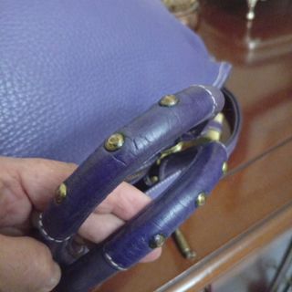 Bolso Purificación García morado piel con bandoler