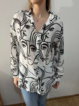 Blusa XL / XXL estampado caras blanco y negro muje