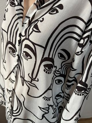 Blusa XL / XXL estampado caras blanco y negro muje