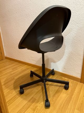 2 Sillas de oficina negras con ruedas
