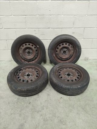 Juego 4 Llantas  con cubiertas Kia Rio de 2014 