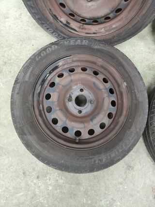 Juego 4 Llantas  con cubiertas Kia Rio de 2014 