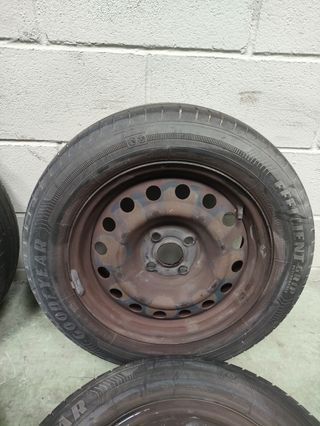 Juego 4 Llantas  con cubiertas Kia Rio de 2014 