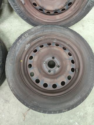 Juego 4 Llantas  con cubiertas Kia Rio de 2014 