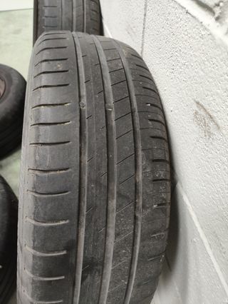 Juego 4 Llantas  con cubiertas Kia Rio de 2014 