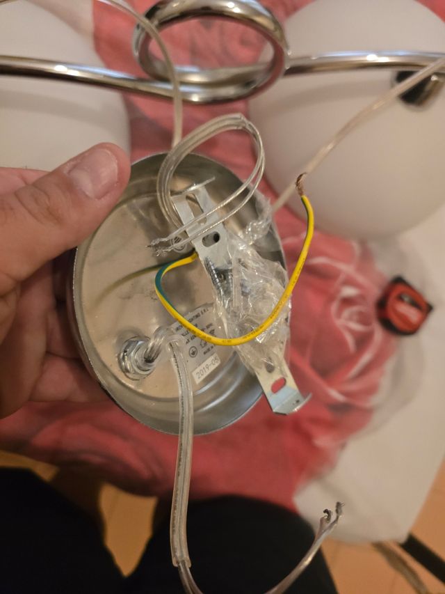 Lampada da soffitto in metallo e vetro.
Perfette.