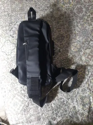 Mochila Cruzada Negra y Marrón