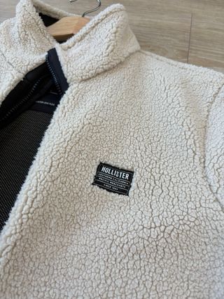 Forro polar Hollister beige y negro
