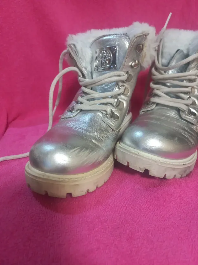 Botas plateadas con pelo