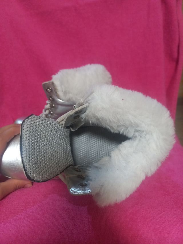 Botas plateadas con pelo