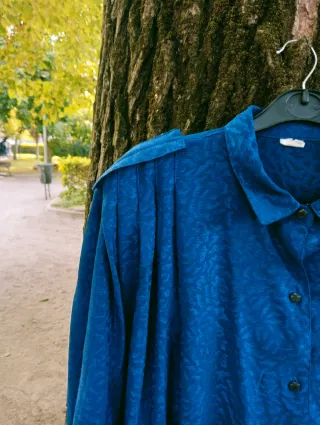 Blusa azul con estampado