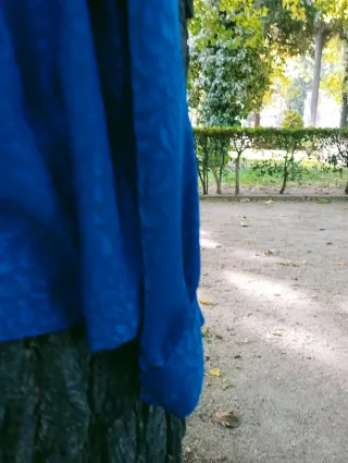 Blusa azul con estampado