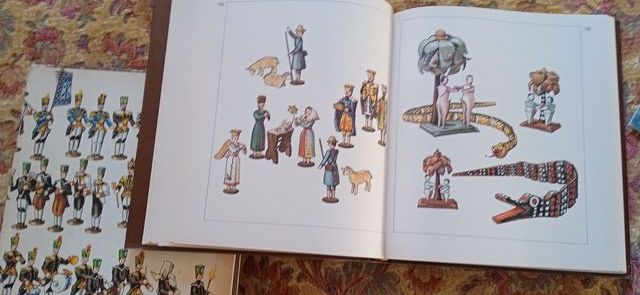 Libro. juguetes de madera típicos alemanes