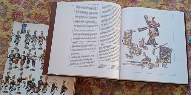 Libro. juguetes de madera típicos alemanes