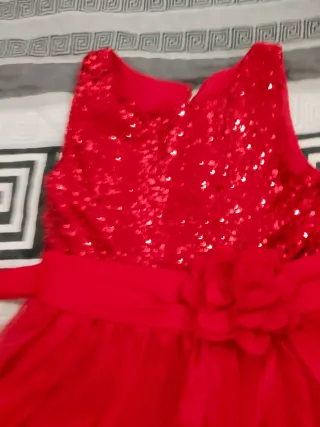 Vestido rojo de fiesta con lentejuelas 