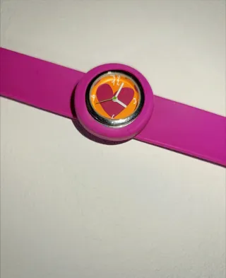 Reloj juvenil colorido de Agatha Ruiz de la Prada.