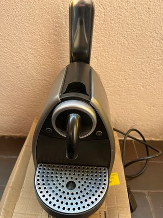 Cafetera Nespresso Krupps color gris