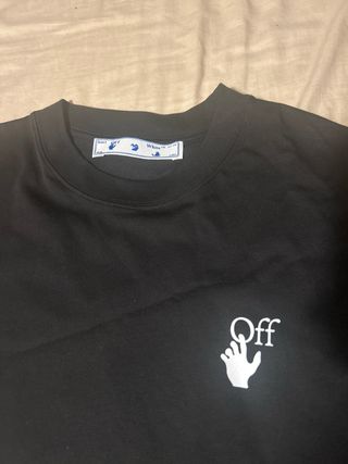 Camiseta Off White Negra Logo Mano