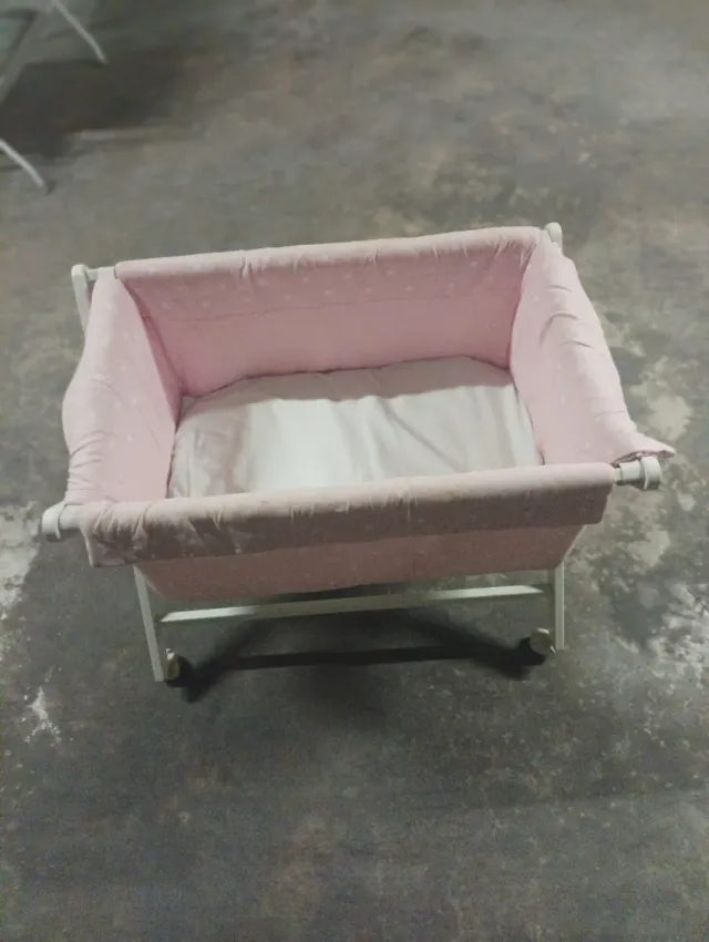 Moisés rosa para bebé