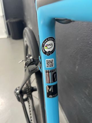 Bicicleta de carretera Giant azul