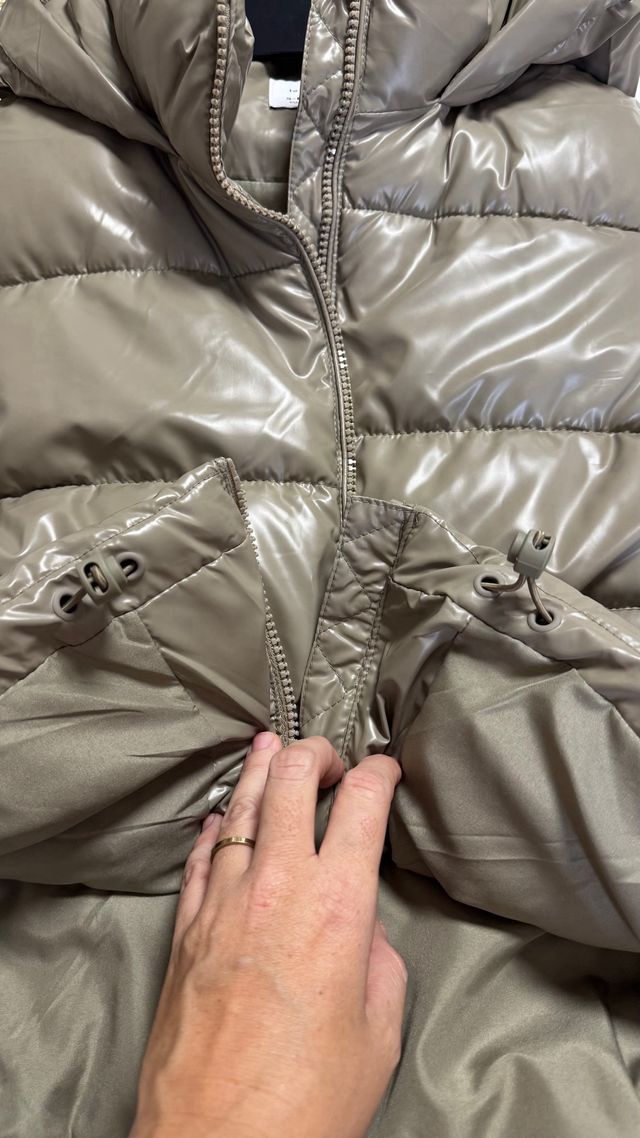 Chaleco acolchado con capucha color caqui