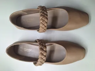 Zapatos planos Primark beige con tira trenzada