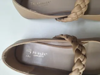 Zapatos planos Primark beige con tira trenzada