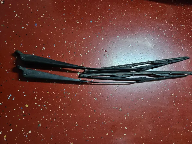 Brazos limpiaparabrisas Clio 1.16v