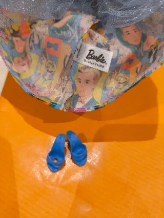 Vestido Barbie com Laço Azul e Lenço