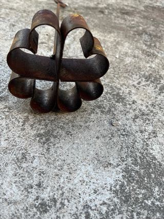 Molde antiguo repostería flores metal