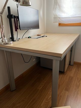 Mesa de escritorio madera y metal