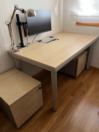 Mesa de escritorio madera y metal