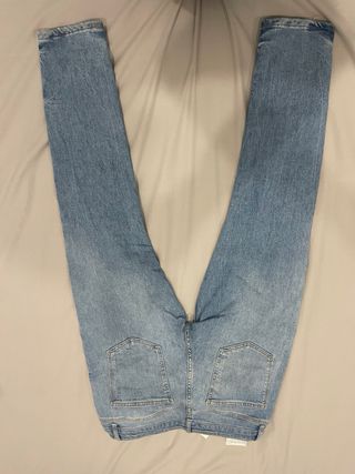 Pantalón vaquero Zara desgastado talla 40