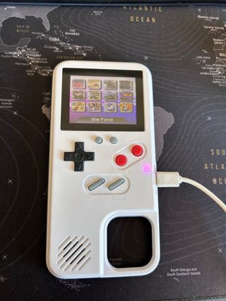 Funda iPhone 12 con juegos retro