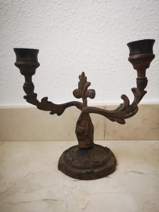 2 Castiçais de Ferro Forjado