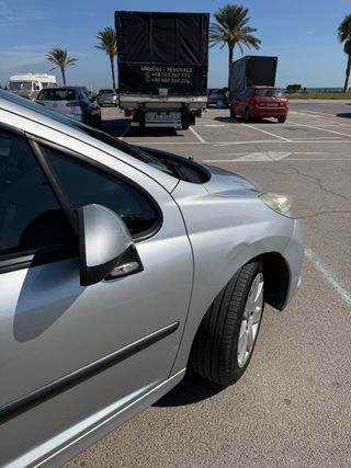 Se vende Peugeot 207 Sport 1.6 HDi diésel de 90 CV