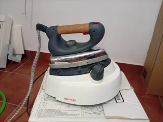 Centro de planchado sin vapor