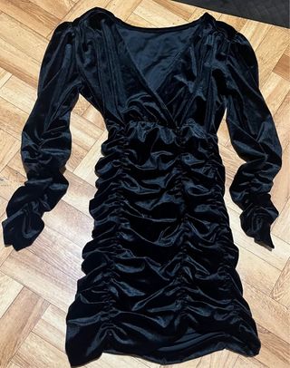 Vestido negro fruncido manga larga