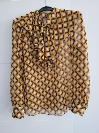Blusa estampada cuello lazo Zara