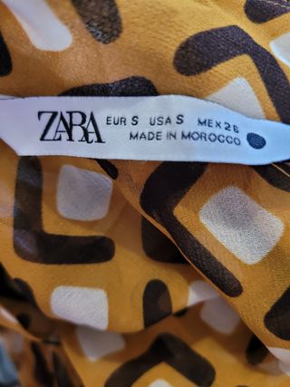 Blusa estampada cuello lazo Zara