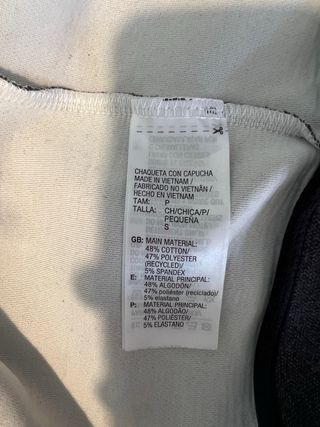 Chaqueta deportiva Adidas gris