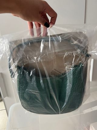 Bolso verde Pull & Bear efecto piel