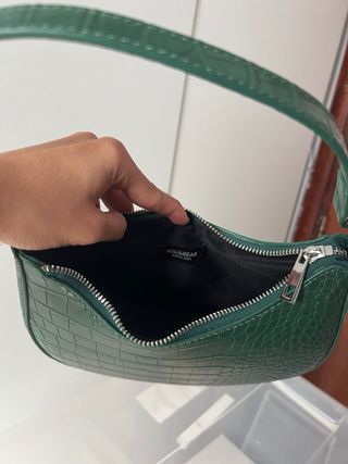 Bolso verde Pull & Bear efecto piel