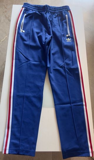Chándal Adidas Azul con Rayas Rojas y Blancas