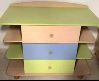 Fasciatoio con diversi cassetti