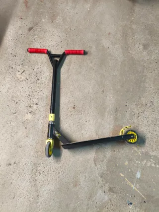 Patinete Freestyle Negro y Amarillo