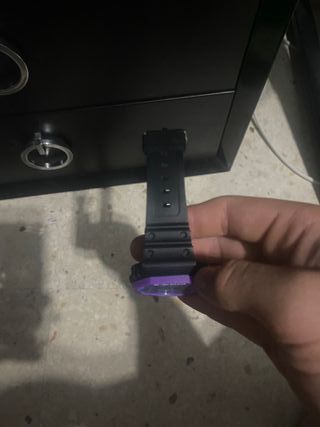 Reloj G-Shock Negro y Morado.
