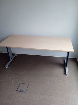Mesa de oficina madera y metal