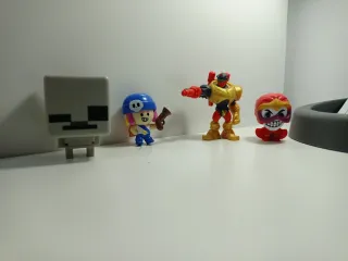 4 figuras de colección