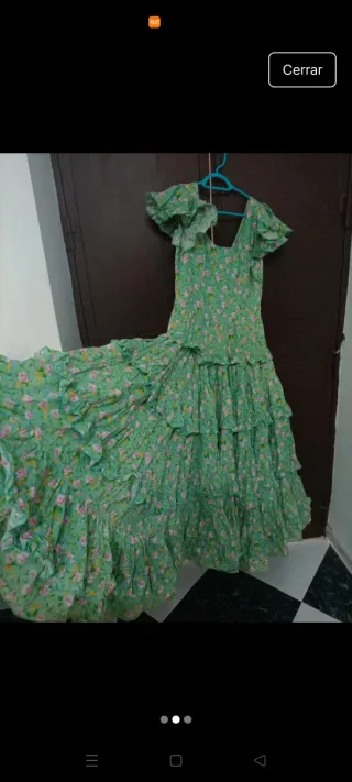 Traje de flamenca verde con flores